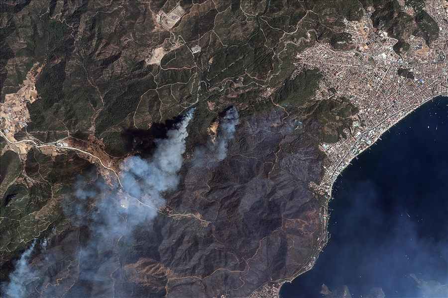رؤية الحرائق في تركيا من الفضاء