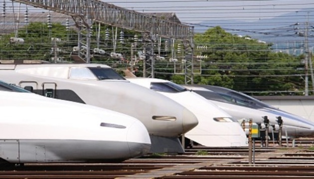 سيارات العمل عن بعد في القطارات اليابانية السريعة
