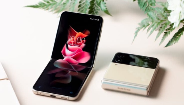 طرحت Samsung اثنين من الهواتف الذكية المرنة Galaxy Z.