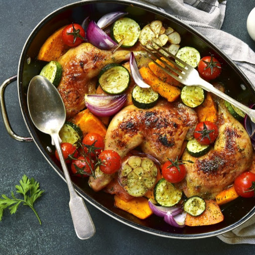 طريقة عمل الدجاج المشوي مع الخضروات.