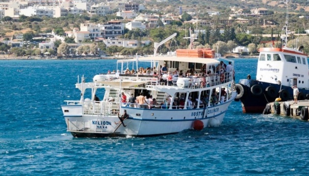 غرق سفينة على متنها 17 راكبا قبالة سواحل اليونان