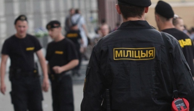 قوات الأمن البيلاروسية تفتش خمسة من موظفي وكالة الأنباء