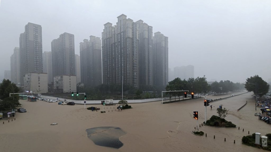 كارثة في الصين اودت بحياة أكثر من 300 شخص