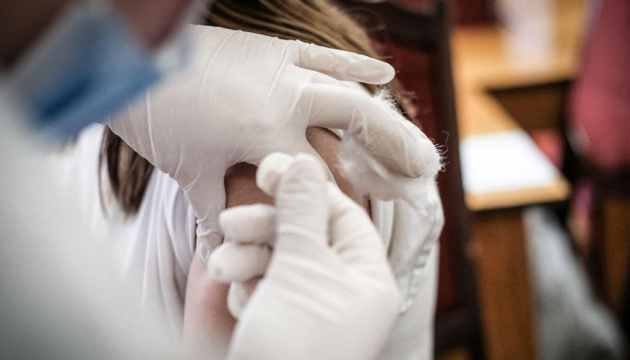 لأول مرة في أوكرانيا، تطعيم المراهقين ضدCOVID-19