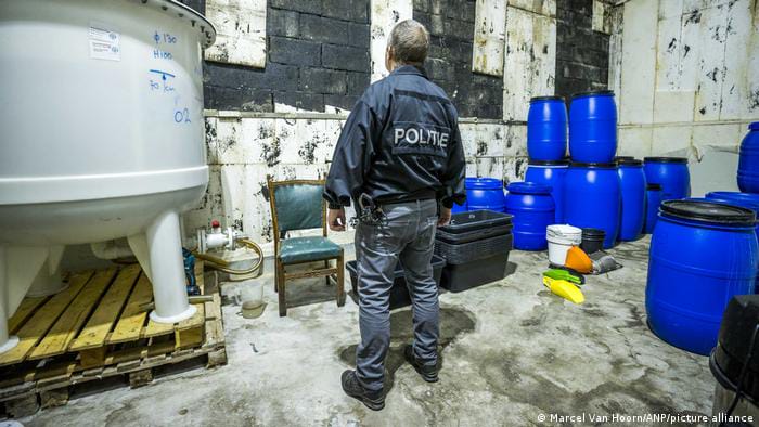 في هولندا كشفت الشرطة عن أكبر معمل ميتامفيتامين في تاريخ البلاد