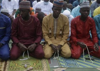 مقتل 19 مصليا في هجوم مسلح غربي نيجيريا