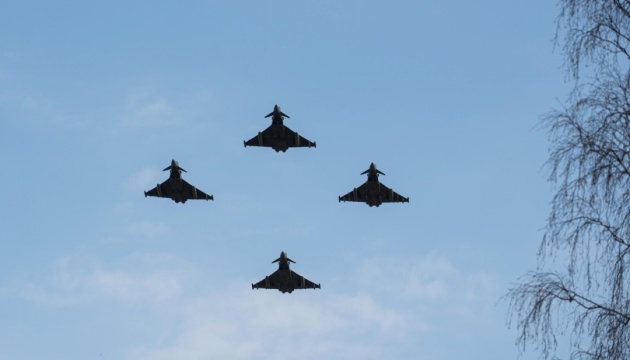 دورية جوية تابعة لحلف شمال الأطلسي في دول البلطيق الطائرات العسكرية الروسية سبع مرات في الأسبوع.