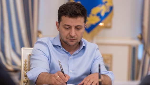 زيلينسكي يمنح رتبة لواء لرئيس SES في منطقة دونيتسك