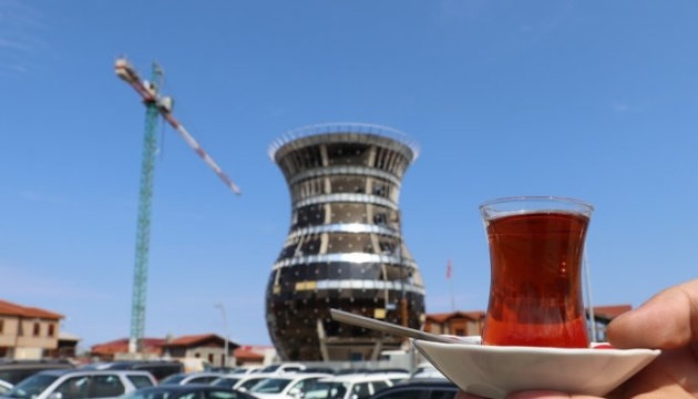 في تركيا بناء مبنى 29 مترًا على شكل فنجان شاي