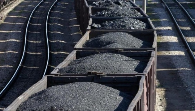 أوكرانيا تخطط لاستيراد 600 ألف طن من الفحم في أكتوبر