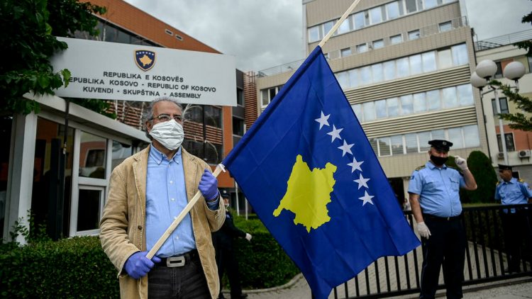 في كوسوفو الهجوم على مكتبين تابعين للـ MIA وسط توترات مع الصرب.