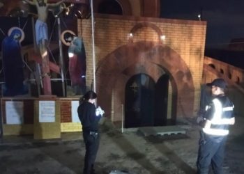 مراهق يشعل النار في كنيسة لينتقم من زملائه