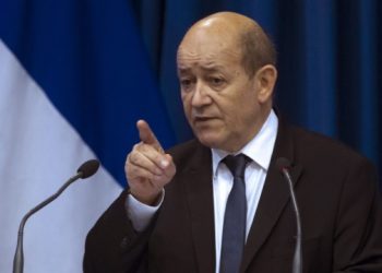 وزير الخارجية الفرنسي يتهم أستراليا والولايات المتحدة بالكذب والدهاء