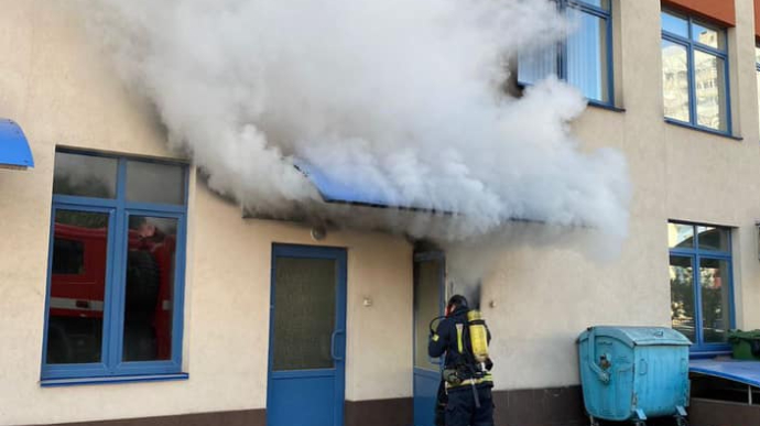 اشتعال النيران في صالة للألعاب الرياضية في كييف.