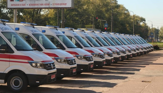 المؤسسات الطبية في منطقة تشيرنيهيف تستقبل عشرين سيارة إسعاف جديدة