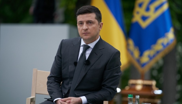 الرئيس الأوكراني يشارك في رفع علم البلاد في يوم الوحدة