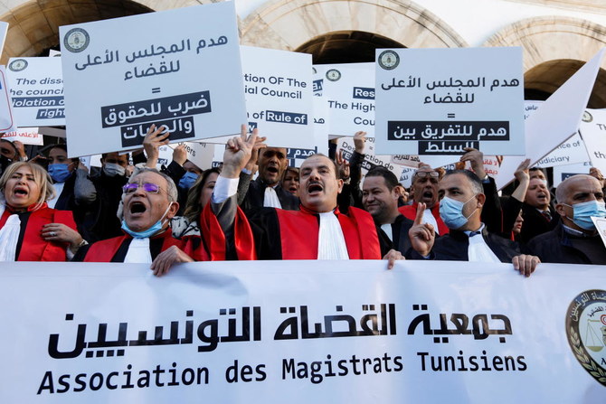 التونسي يقوي سلطته على القضاء