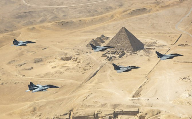 القوات المصرية والفرنسية تجريان مناورة مشتركة