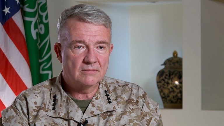 هجمات الحوثيين جنرال أمريكي في زيارة الامارات