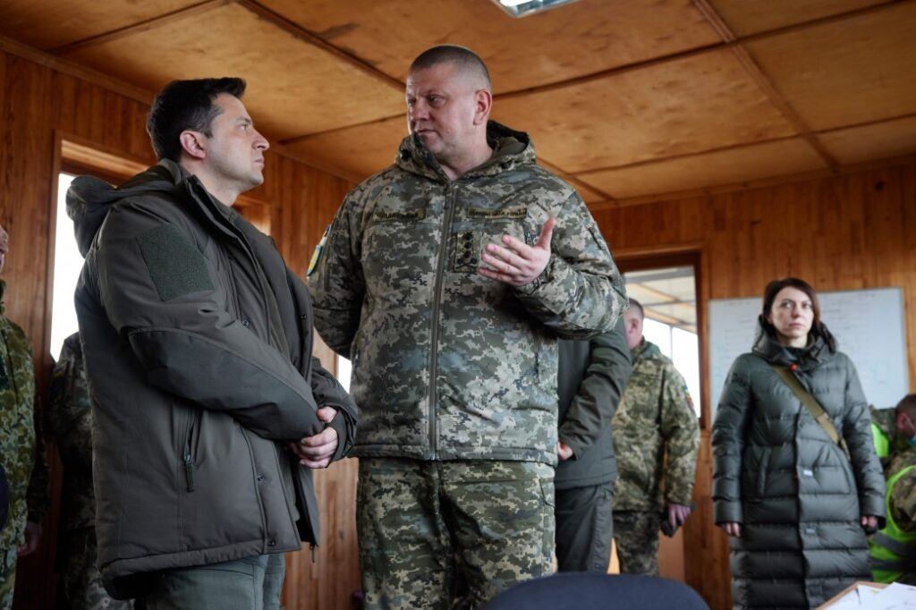 زيلينسكي يشرف على تدريبات عسكرية في منطقة ريفني 
