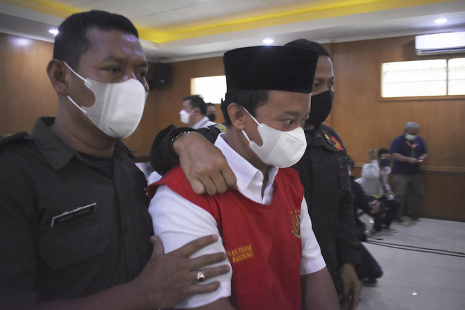 مدرس إندونيسي مدى الحياة لاغتصابه 13 طالبا