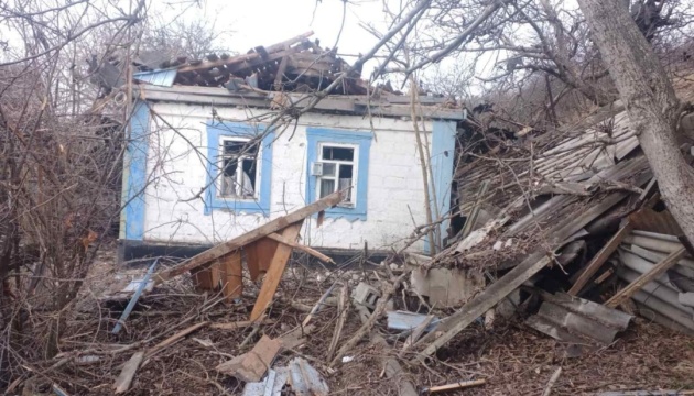 قصف وتدمير منازل في ثلاث قرى في منطقة دونيتسك من قبل الانفصاليين