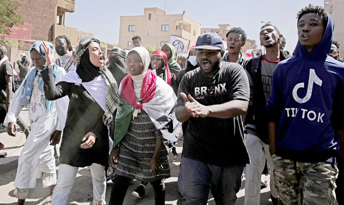 الأمن السودانية تطلق الغاز المسيل للدموع على متظاهرين مناهضين للانقلاب