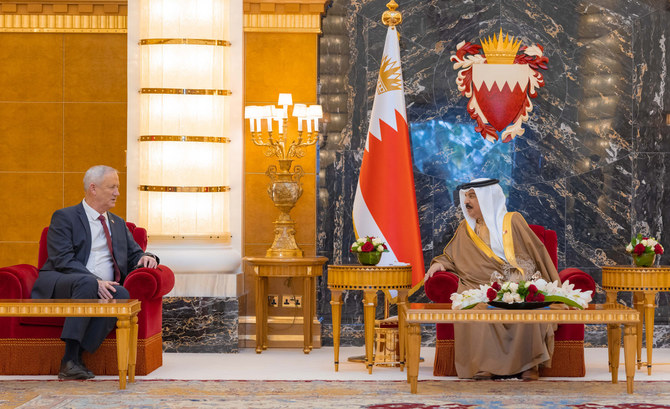 البحرين حمد يلتقي وزير الدفاع الإسرائيلي