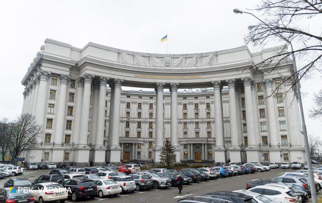 وزارة الخارجية تناشد المواطنين مغادرة روسيا وعدم السفر اليها