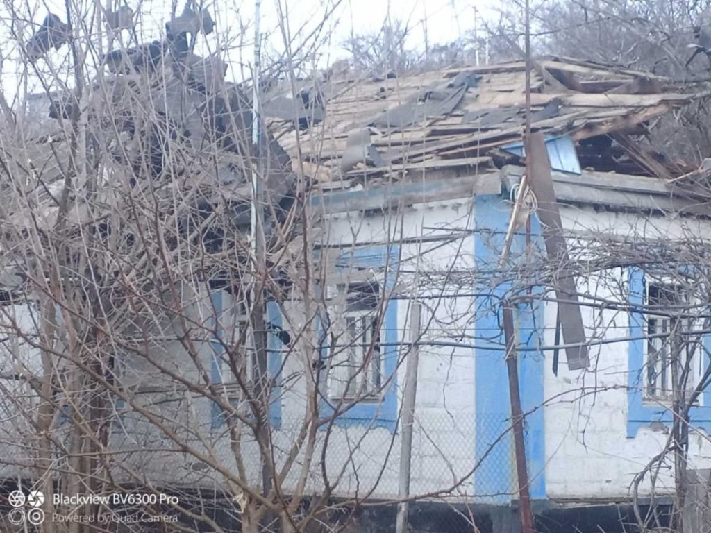 قصف وتدمير منازل في ثلاث قرى في منطقة دونيتسك