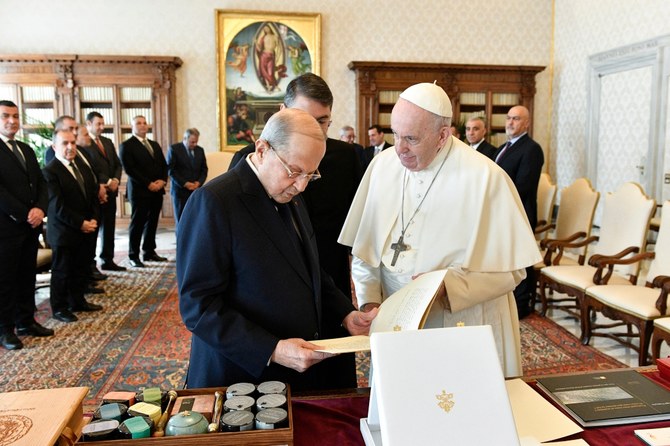 الرئيس اللبناني يوجه الدعوة إلى البابا فرنسيس لزيارة لبنان