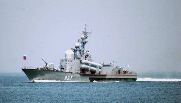 القوات الروسية تنقل مزيدا من السفن الحربية في بحر آزوف