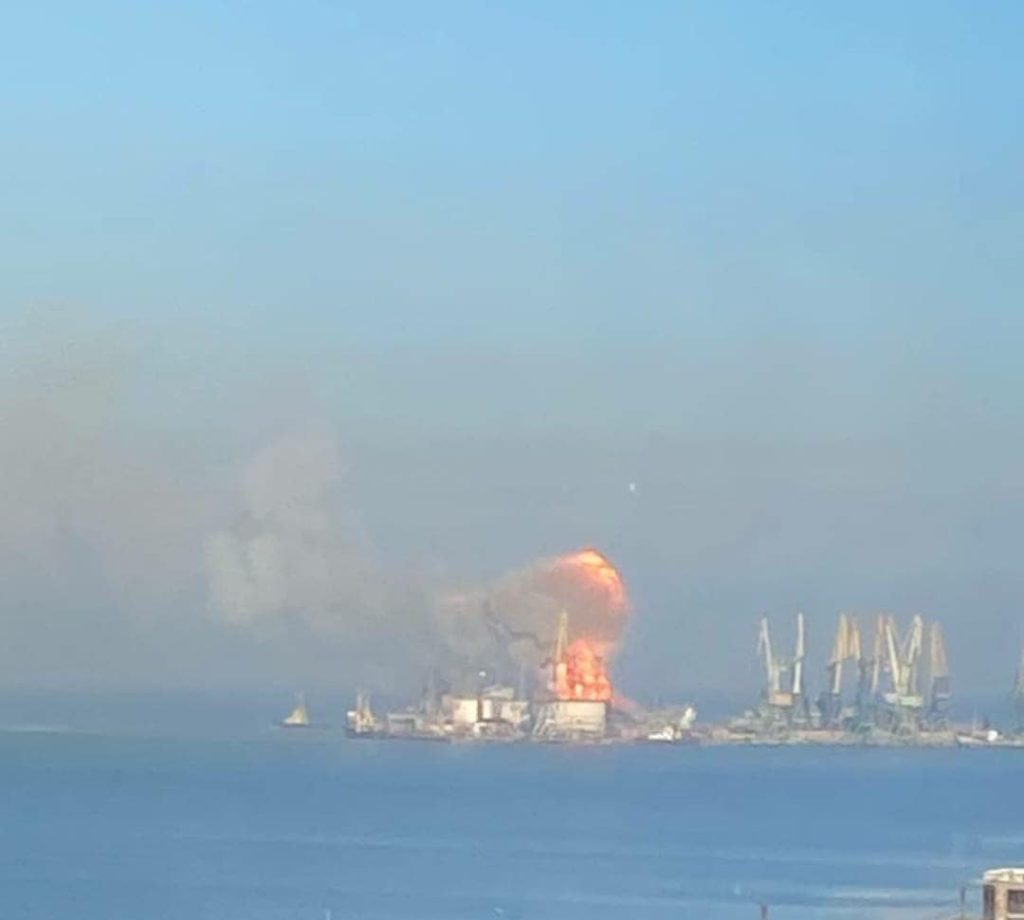 تدمير سفينة إنزال روسية بالقرب من ميناء بيرديانسك