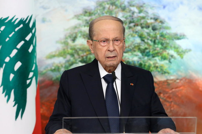 رئيس لبنان يكرم العسكريات