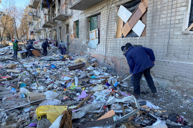 عائلات خاركيف تقضي شهرًا تحت الأرض