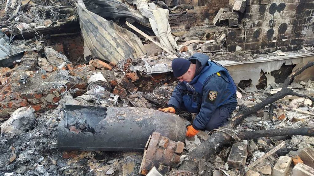 قصف مدينة تشيرنيهيف بقنابل حارقة محظورة