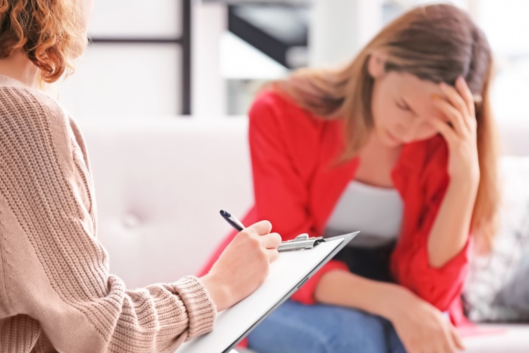 ماذا تفعل إذا كنت تخجل من النجاة نصيحة طبيب نفساني