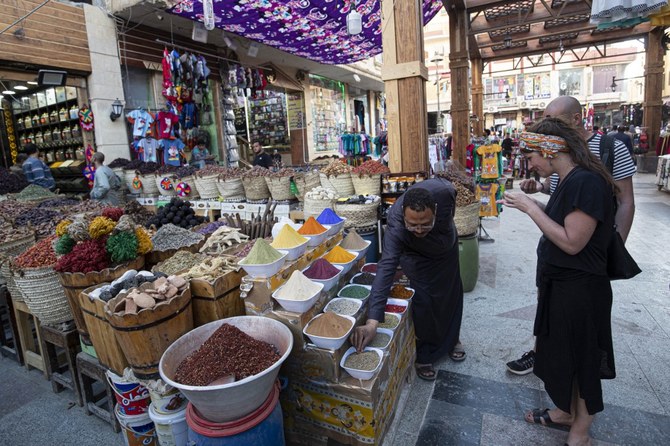 مصر تنقل السياح الأوكرانيين إلى دول الجوار