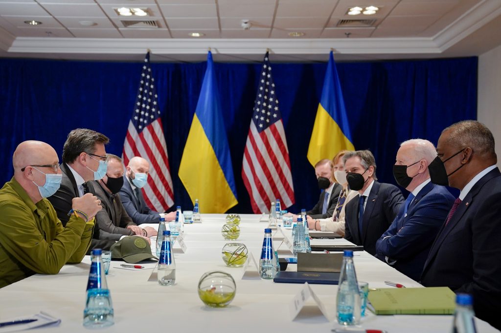 وزير الخارجية الأوكراني يؤكد على ان الولايات المتحدة وعدت بمزيد من الدعم الدفاعي