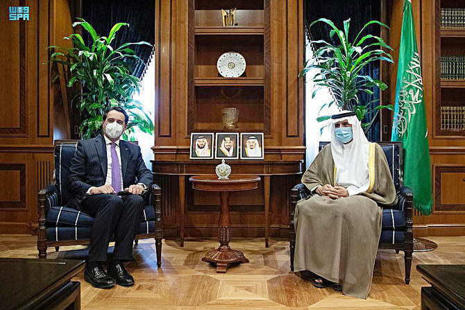 وزير الخارجية السعودي يلتقي سفيري البرتغال والجزائر