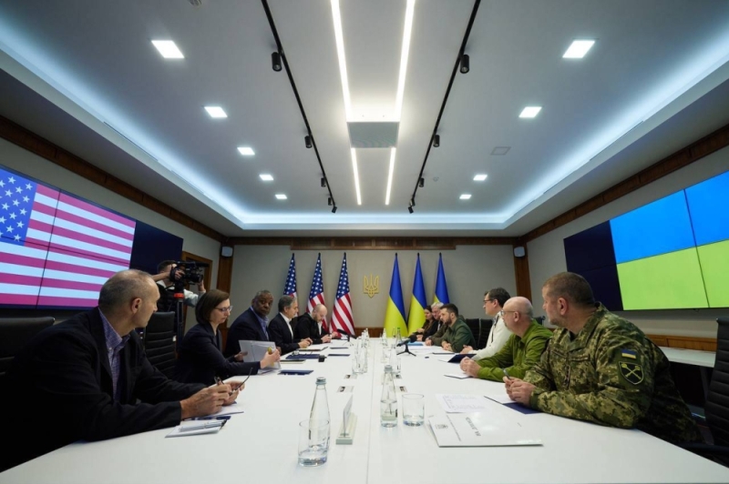 ابرز ما جاء في اجتماع زيلينسكي مع وزيري الدفاع والخارجية الامريكيين