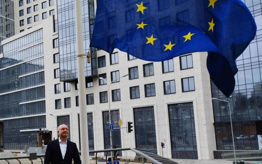 الاتحاد الاوروبي يستأنف عمله في كييف
