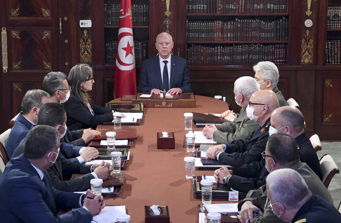 الرئيس التونسي يستبعد إجراء انتخابات مبكرة بعد حل البرلمان