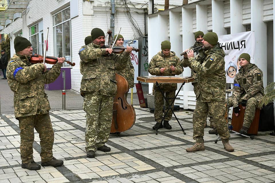 القوات المسلحة تعزف الحان الحرية في العاصمة الاوكرانية