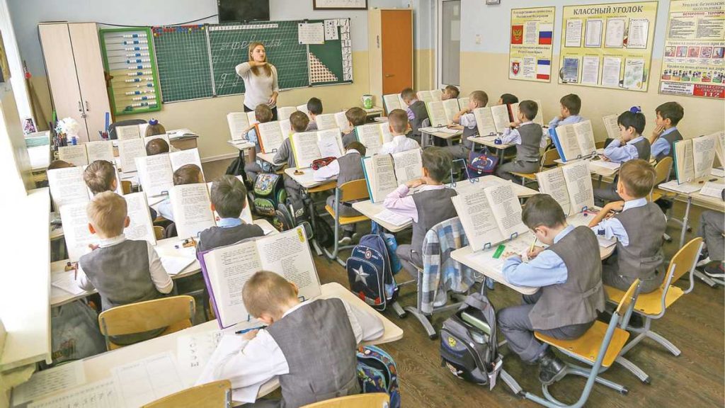 المدارس الروسية تدخل الى مناهجها العقوبات ضد روسيا وفوائدها