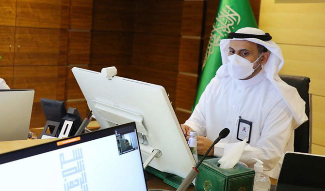 رئيس الهلال الأحمر يطلع على التطورات الصحية في السعودية