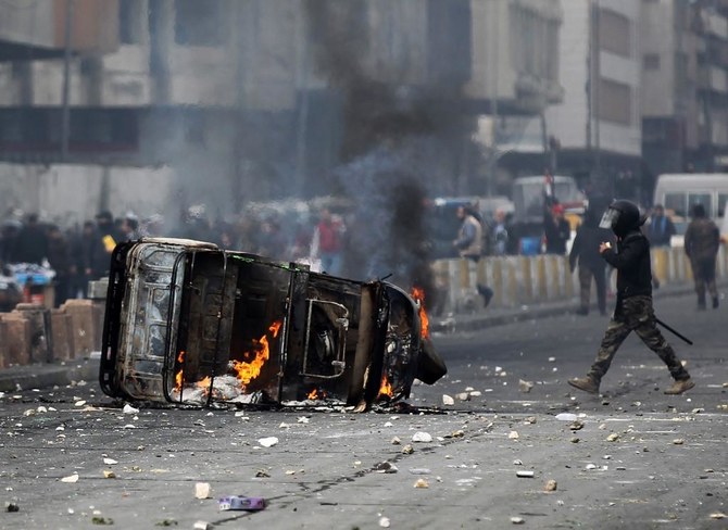 مقتل 11 شخصا في انقلاب حافلة صغيرة في العراق
