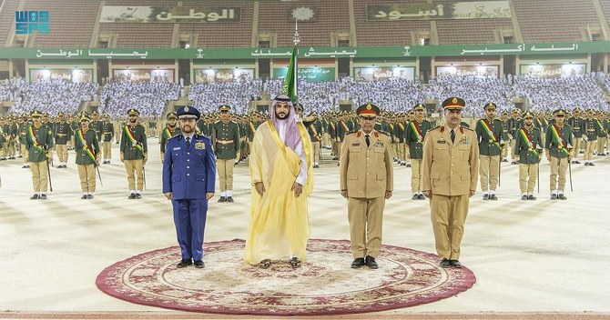 نائب وزير الدفاع السعودي يشرف على حفل تخرج كلية الملك عبد العزيز العسكرية