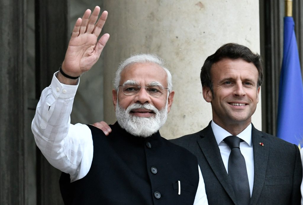 الرئيس الفرنسي إيمانويل ماكرون يستقبل رئيس الوزراء الهندي ناريندرا مودي