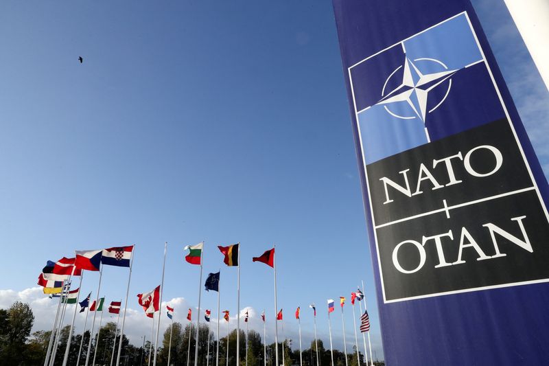 الناتو يرحب بأعضاء دول الشمال الأوروبي في الوقت الذي تدفع فيه أوكرانيا القوات الروسية للتراجع